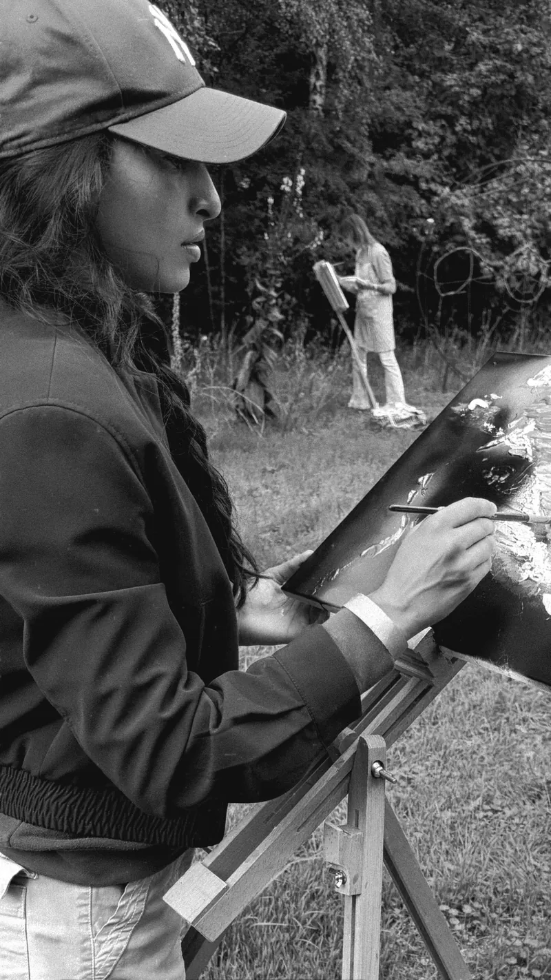 Reena painting outdoors at an easel